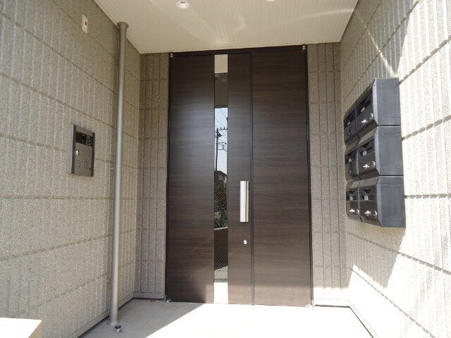 ��ʌ��������܎s���撆���Q���ڂ̃}���V�����̃G���g�����X