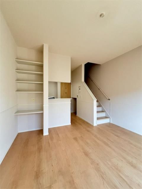 ��ʌ�����s�厚�ΐ_�̃A�p�[�g�̋��ԁE���r���O