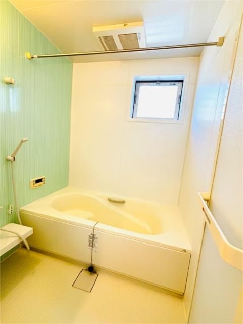 ��ʌ�����s�厚�ΐ_�̃A�p�[�g�̃o�X