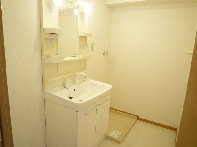 ��ʌ�����s����R���ڂ̃}���V�����̐��ʏ�