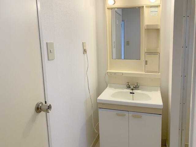 ��ʌ��@�c�s�֎R�Q���ڂ̃}���V�����̐��ʏ�