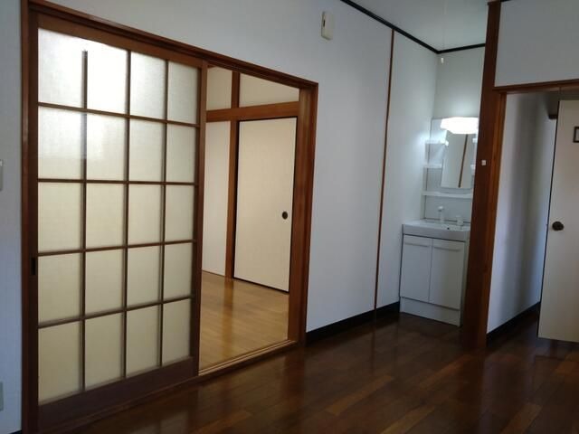 ��ʌ��������܎s�΋擌���R���ڂ̃A�p�[�g�̂��̑������E�X�y�[�X