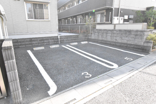 ��ʌ��������܎s��{��听���Q���ڂ̃A�p�[�g�̒��ԏ�