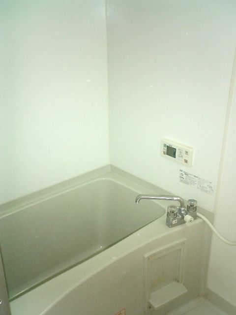 ��ʌ��������܎s�k��ޗǒ��̃A�p�[�g�̃o�X