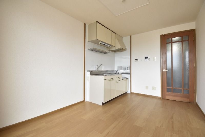 ��ʌ��������܎s����厚���m��̃A�p�[�g�̋��ԁE���r���O