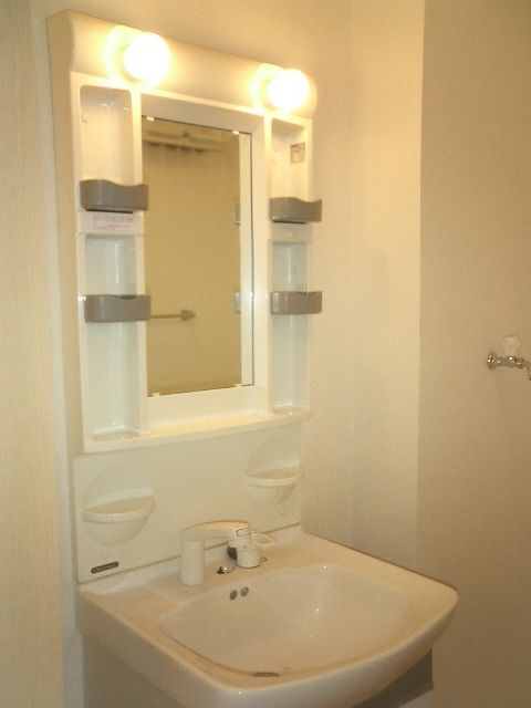 ��ʌ��������܎s�k��ޗǒ��̃A�p�[�g�̐��ʏ�