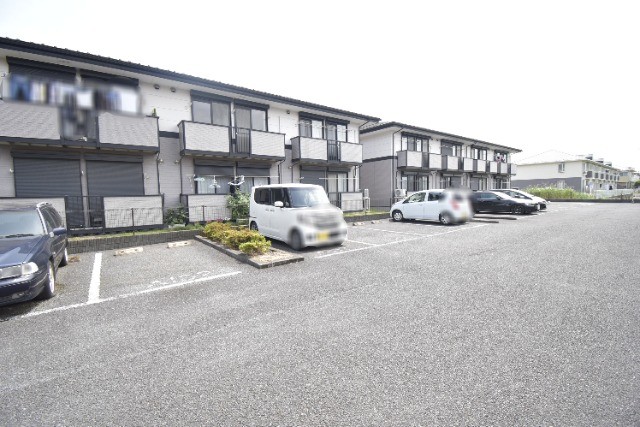 ��ʌ��������܎s����厚���m��̃A�p�[�g�̒��ԏ�