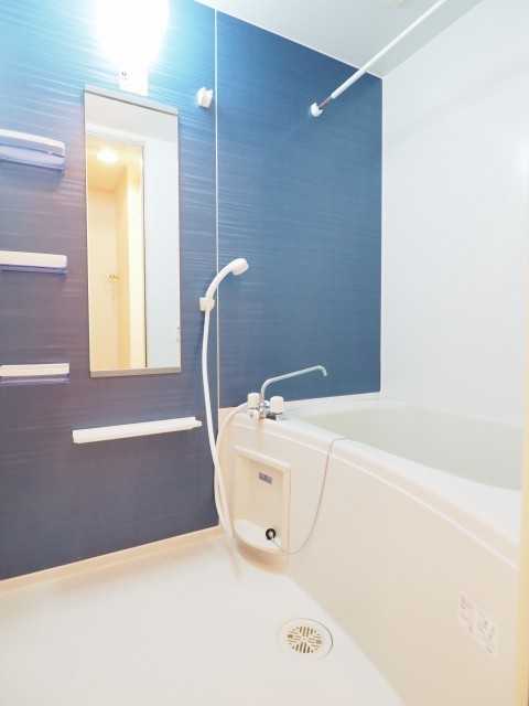 ��ʌ��@�c�s���V�h�U���ڂ̃A�p�[�g�̃o�X