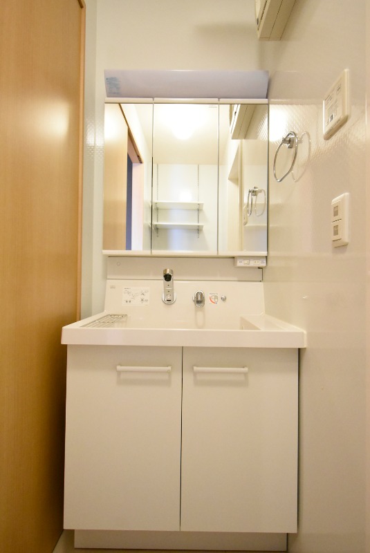 ��ʌ��������܎s�k��{�����̃A�p�[�g�̐��ʏ�