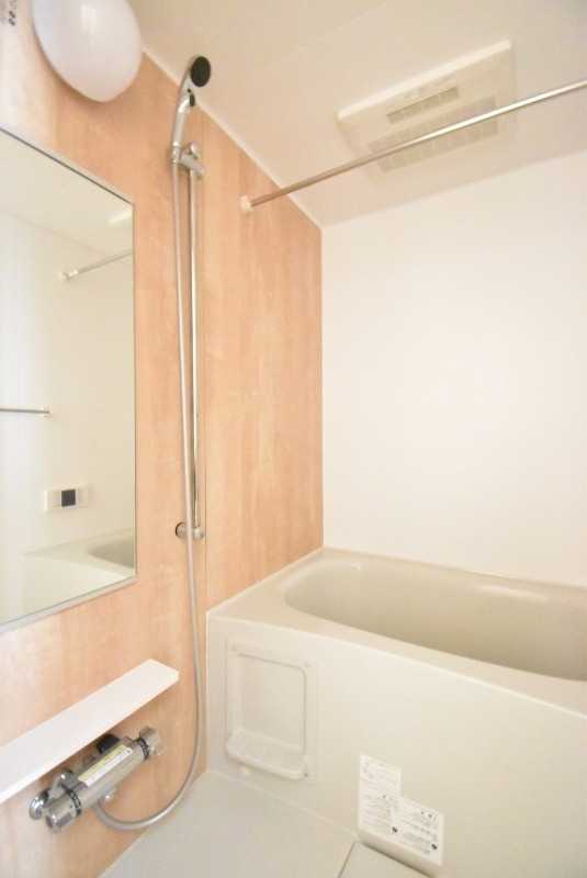 ��ʌ�����s������U���ڂ̃A�p�[�g�̃o�X