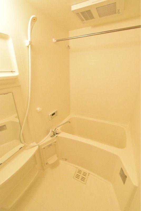 ��ʌ�����s�厚�ΐ_�̃A�p�[�g�̃o�X