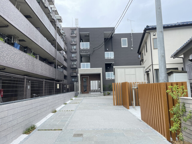 ��ʌ�����s�≺���Q���ڂ̃}���V�����̃G���g�����X