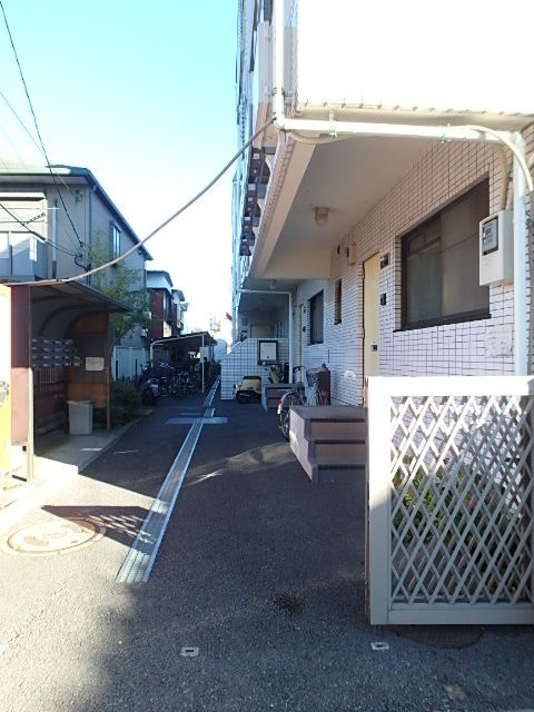 ��ʌ��������܎s�k����i���Q���ڂ̃}���V�����̃G���g�����X