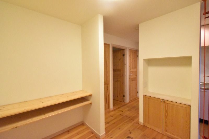 ��ʌ�����s���ԂR���ڂ̃A�p�[�g�̋��ԁE���r���O