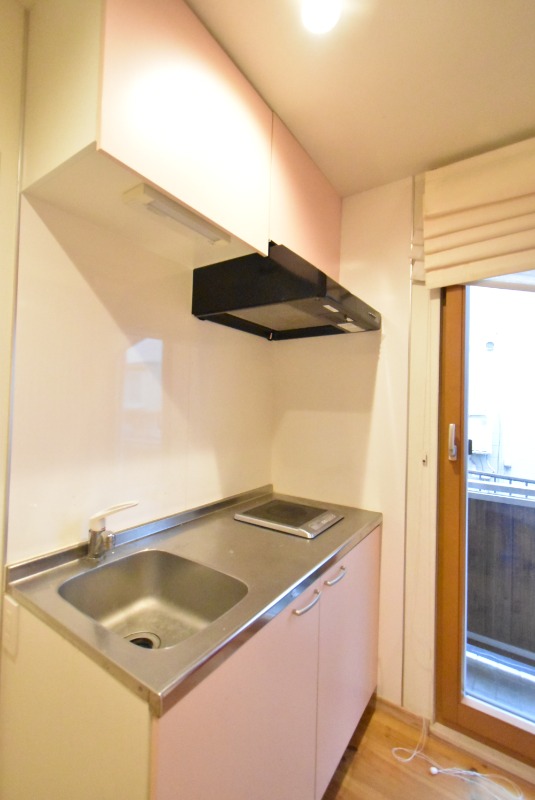 ��ʌ�����s���ԂR���ڂ̃A�p�[�g�̃L�b�`��