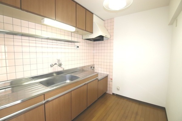 ��ʌ�����s�k����Q���ڂ̃}���V�����̃L�b�`��