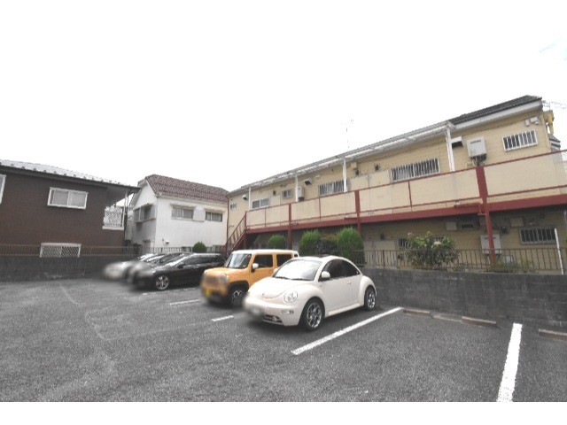 ��ʌ�����s�k����Q���ڂ̃}���V�����̒��ԏ�