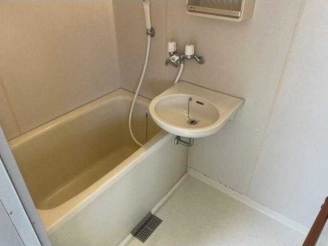 ��ʌ��z�J�s�ԎR���Q���ڂ̃}���V�����̃o�X