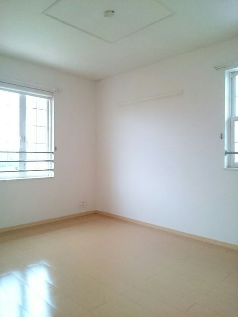 ��ʌ��������܎s��΋搼����Q���ڂ̃A�p�[�g�̂��̑������E�X�y�[�X