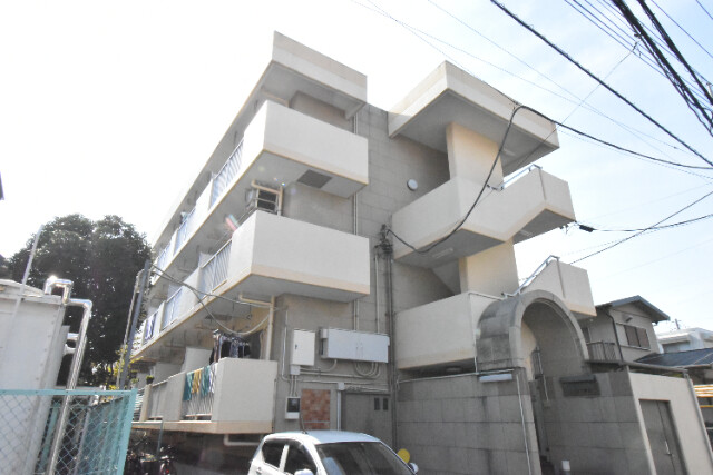 ��ʌ��z�J�s�ԎR���Q���ڂ̃}���V�����̌����O��