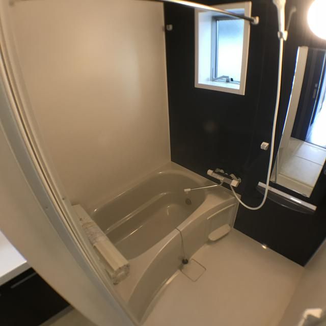 ��ʌ��������܎s�΋�����R���ڂ̃e���X�n�E�X�̃o�X