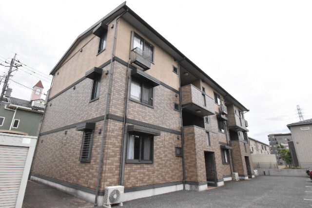 ��ʌ��������܎s�k��g�쒬�P����357-1�̃A�p�[�g�̌����O��