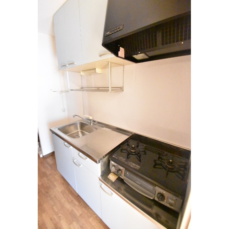 ��ʌ������s�����R���ڂ̃A�p�[�g�̃L�b�`��