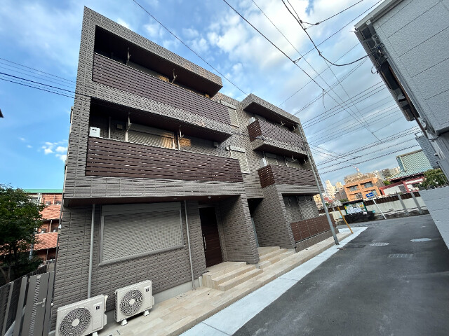 ��ʌ��������܎s��{��{���R����18-1�̃}���V�����̌����O��