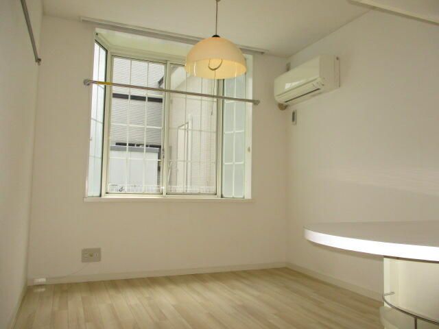 ��ʌ��������܎s�����擌��{�T���ڂ̃A�p�[�g�̂��̑������E�X�y�[�X