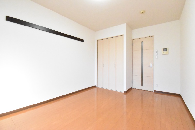 ��ʌ������s�����R���ڂ̃A�p�[�g�̋��ԁE���r���O