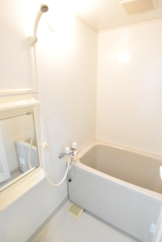 ��ʌ������s�����R���ڂ̃A�p�[�g�̃o�X