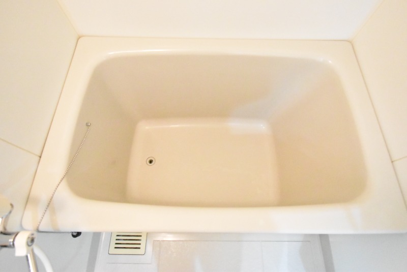 ��ʌ������s�����R���ڂ̃A�p�[�g�̃o�X