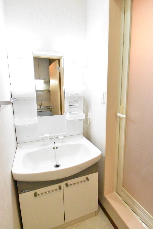 ��ʌ������s�����R���ڂ̃A�p�[�g�̐��ʏ�