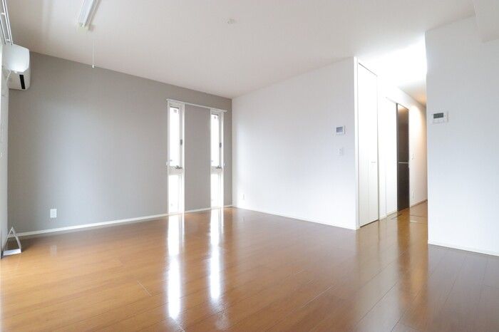 ��ʌ�����s�㕽�����Q���ڂ̃A�p�[�g�̋��ԁE���r���O