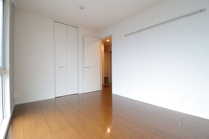 ��ʌ�����s�㕽�����Q���ڂ̃A�p�[�g�̂��̑������E�X�y�[�X