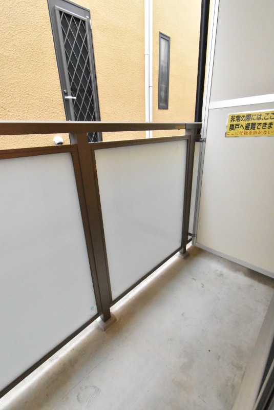 ��ʌ��������܎s�΋擌�Y�a�V���ڂ̃A�p�[�g�̃o���R�j�[