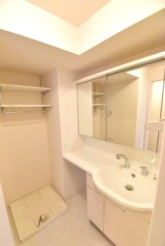 ��ʌ�����s�厚���s�����̃A�p�[�g�̐��ʏ�