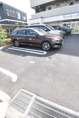 ��ʌ�����s�厚���s�����̃A�p�[�g�̒��ԏ�