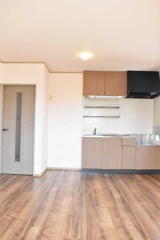 ��ʌ��������܎s��������Q���ڂ̃A�p�[�g�̋��ԁE���r���O