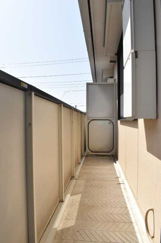 ��ʌ��������܎s��������Q���ڂ̃A�p�[�g�̃o���R�j�[