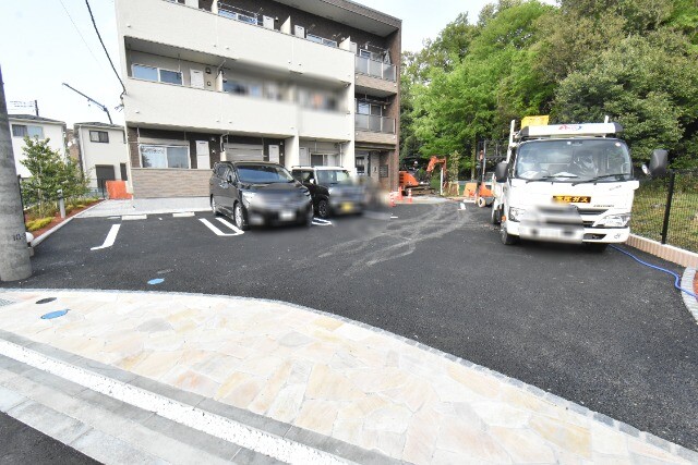 ��ʌ��������܎s����厚�w��̃A�p�[�g�̒��ԏ�