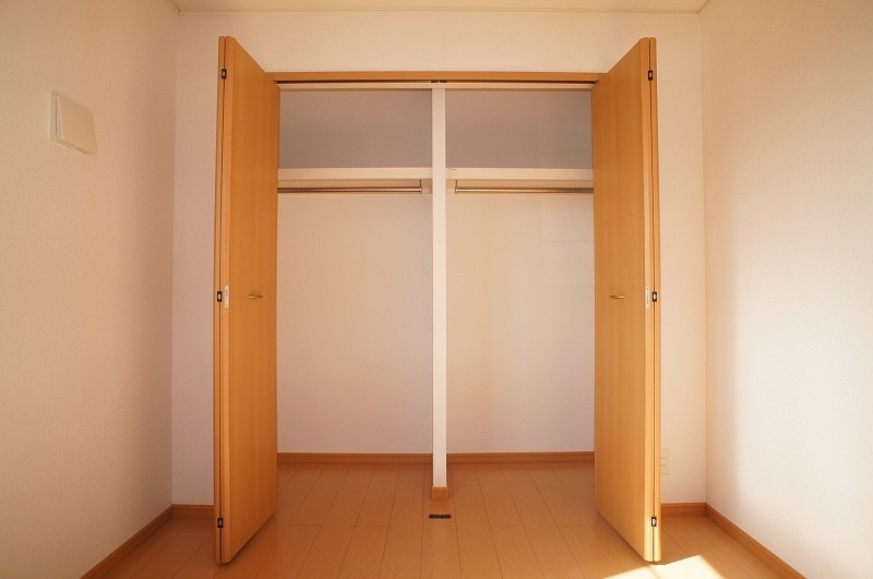 ��ʌ�����s�厚�ΐ_�̃A�p�[�g�̎��[