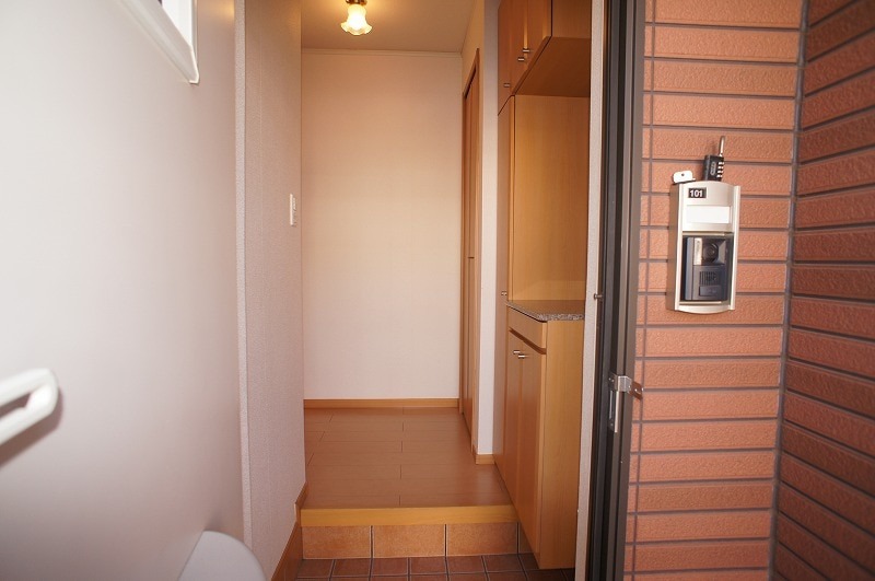 ��ʌ�����s�厚�ΐ_�̃A�p�[�g�̂��̑��ݔ�