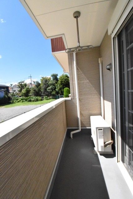 ��ʌ�����s�厚���s�̉Ƃ̃A�p�[�g�̃o���R�j�[