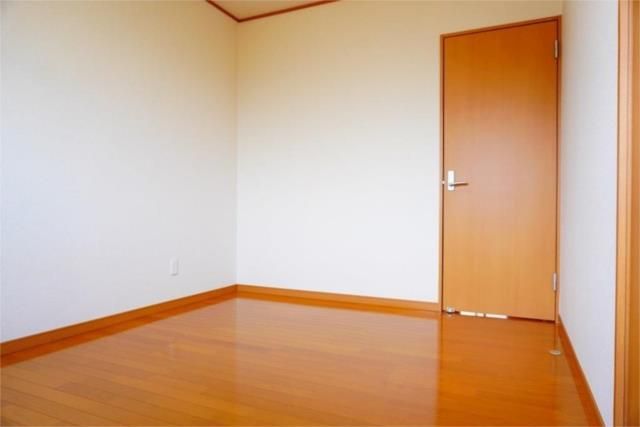 ��ʌ������s����R���ڂ̃A�p�[�g�̂��̑������E�X�y�[�X