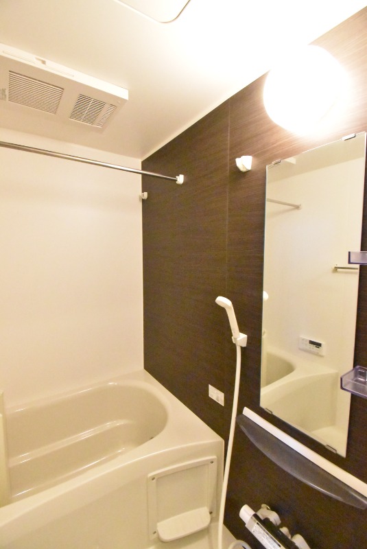 ��ʌ�����s�厚�Ɋ��̃A�p�[�g�̃o�X