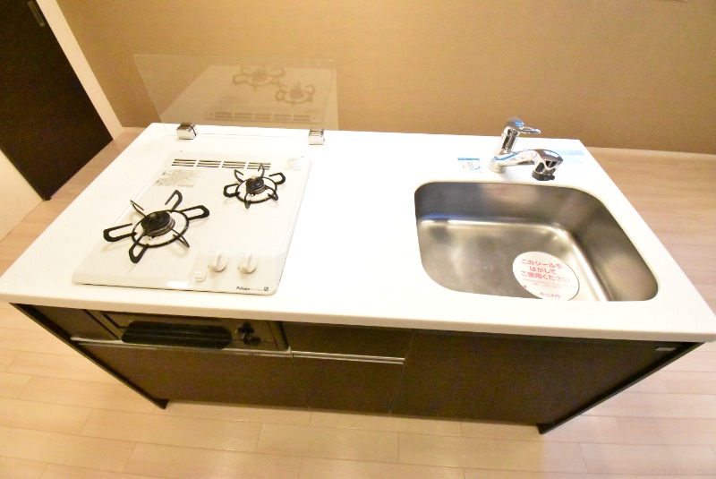 ��ʌ�����s�厚�Ɋ��̃A�p�[�g�̃L�b�`��