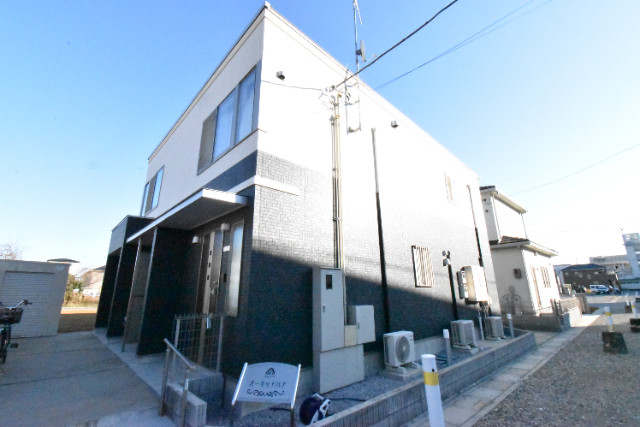 ��ʌ�����s�厚�Ɋ��̃A�p�[�g�̃G���g�����X