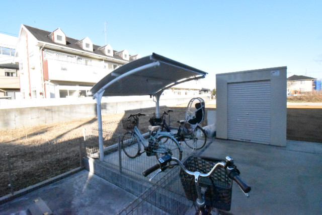 ��ʌ�����s�厚�Ɋ��̃A�p�[�g�̂��̑�