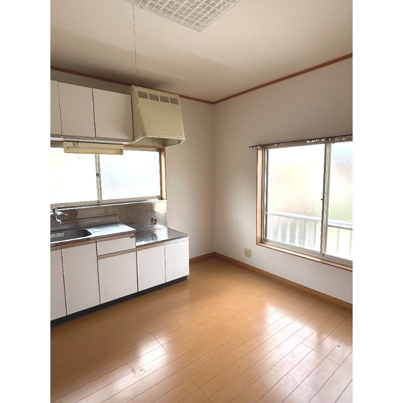 ��ʌ��k�����S�ɓޒ��{���P���ڂ̃A�p�[�g�̋��ԁE���r���O